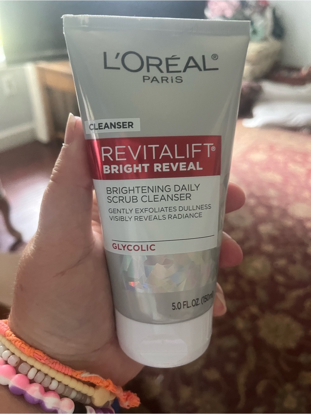 L'Oreal Revitalift Bright Reveal Daily Scrub Cleanser — White/Red/Silver